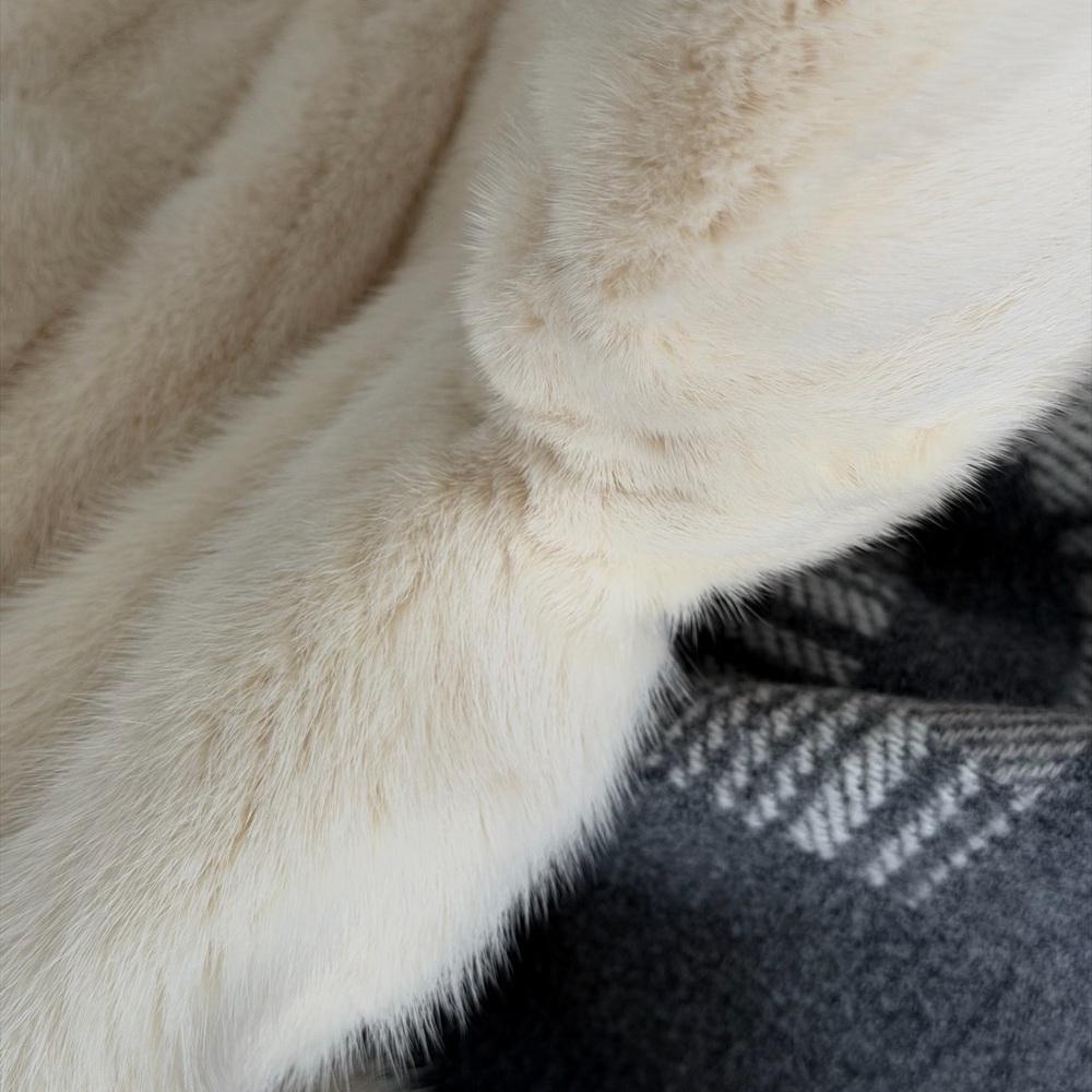 Elegant Ivory Mink Fur Coat -S/M - Picture 9 of 17